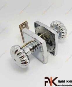 Khóa chốt cửa màu trắng bạc NK579C-B