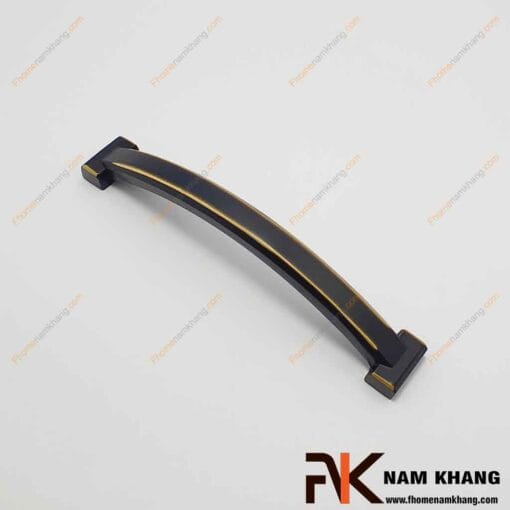 Tay cầm cửa tủ màu đen bằng đồng NK130D-BCF FHOMENAMKHANG