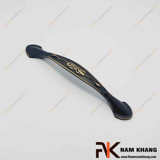 Tay nắm cửa tủ bằng đồng cổ điển NK037D-BCF FHOMENAMKHANG