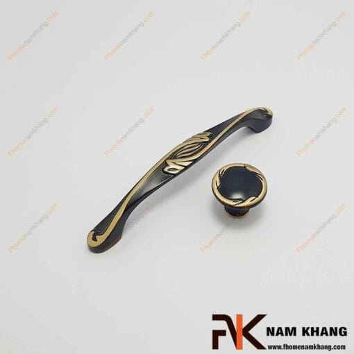 Tay nắm cửa tủ hoa văn cổ điển bằng đồng NK160D-BCF FHOMENAMKHANG